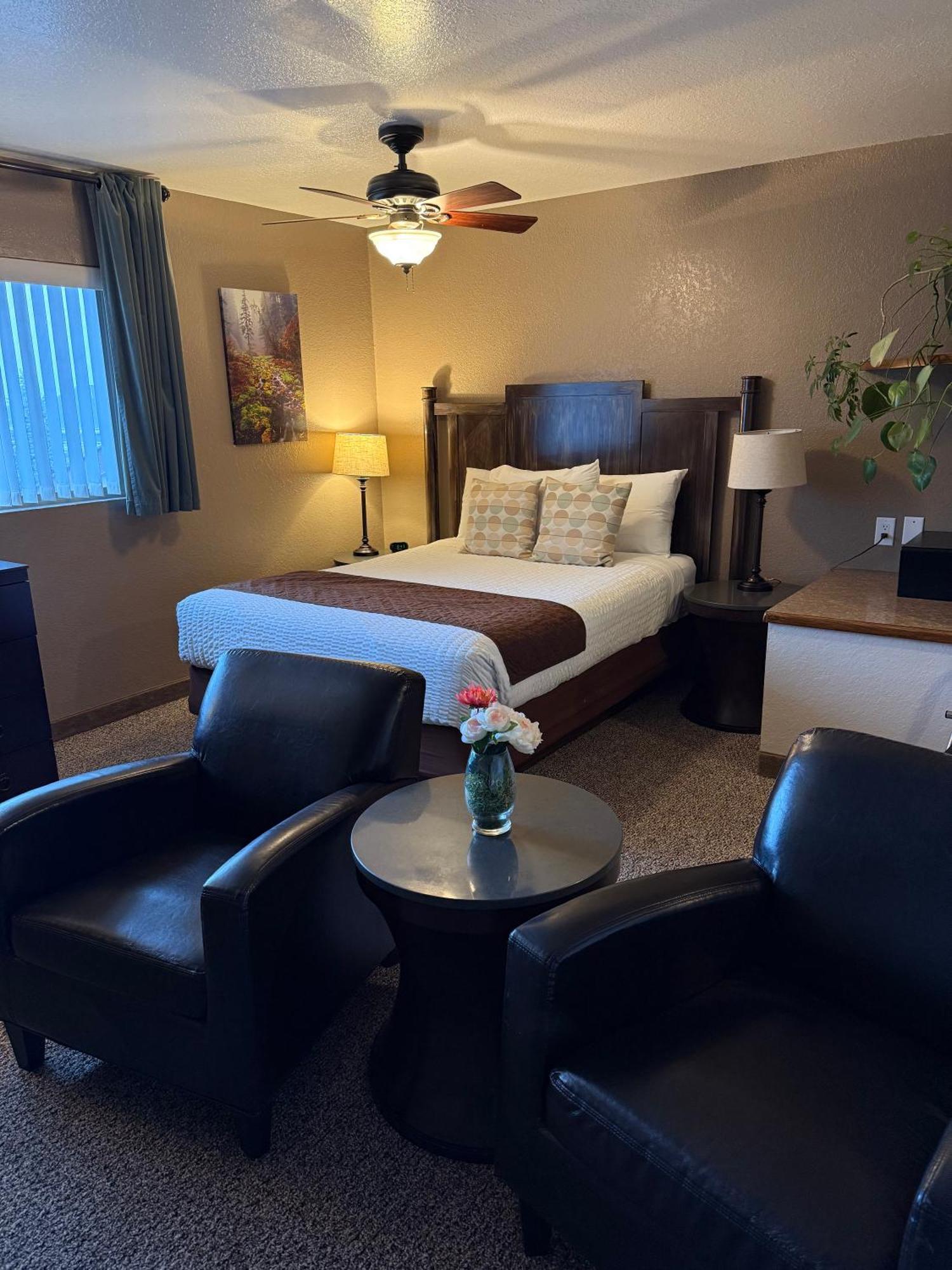 Mountain View Lodge Chelan Bagian luar foto